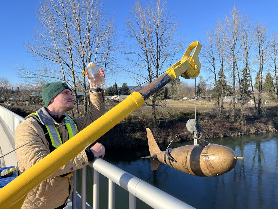 Luke Travis collecting sediment samples from the Cowlitz River near Castle Rock, WA, during a training.