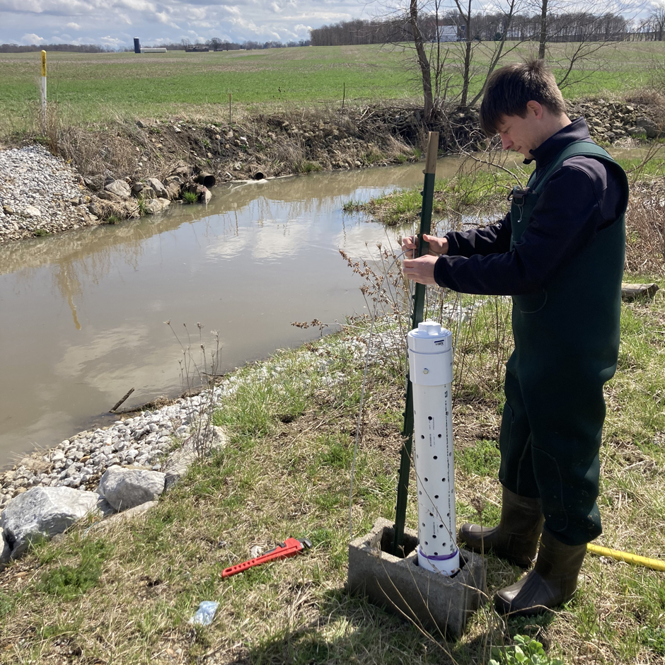 Installation of EXO3 Multiparameter Sonde at Brooks Park Wetland in Columbus, OH.