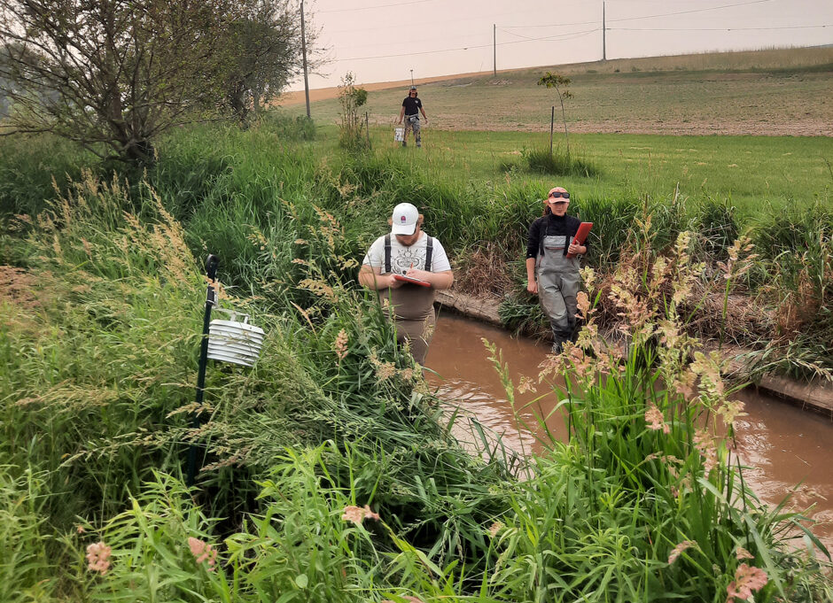 Jacob Winters and Sara Richard mapping logger placement in Turtle Creek.
